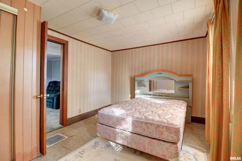 Tiny photo for 2002 GARFIELD Street, Clinton, IA 52732 (MLS # QC4268976)