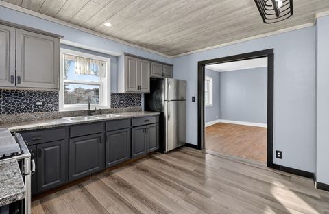 Tiny photo for 1800 S Cora Street, Crest Hill, IL 60403 (MLS # 12515304)