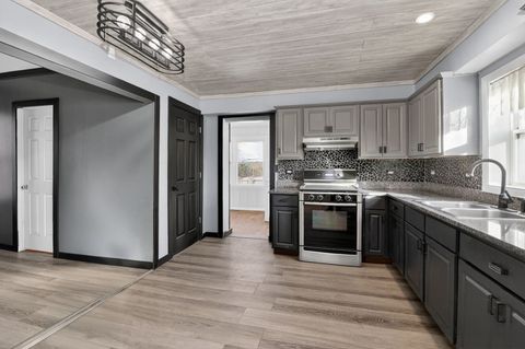 Tiny photo for 1800 S Cora Street, Crest Hill, IL 60403 (MLS # 12515304)