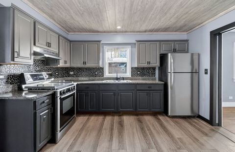 Tiny photo for 1800 S Cora Street, Crest Hill, IL 60403 (MLS # 12515304)