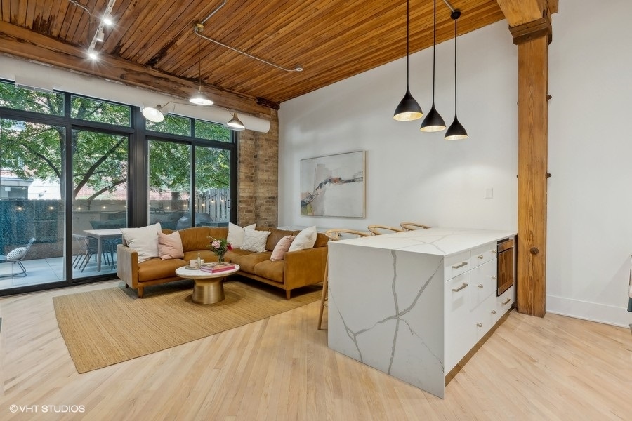 2333 W Saint Paul Avenue 123