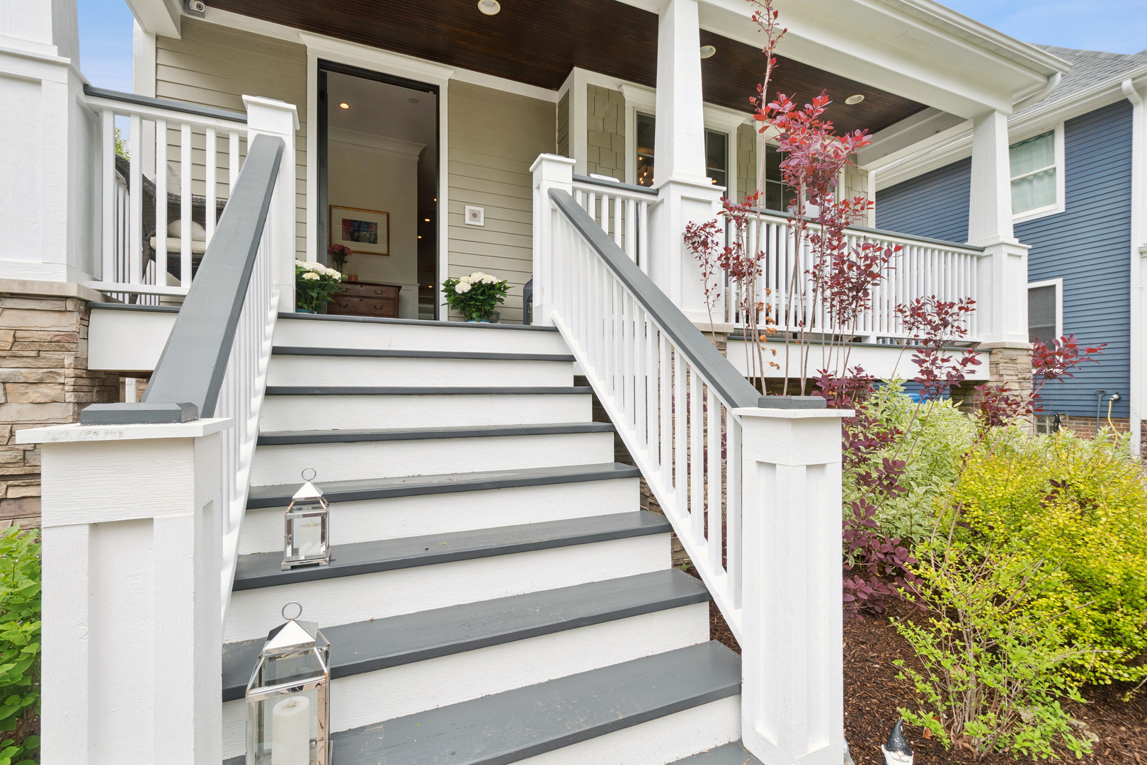 3830 N LOWELL Avenue