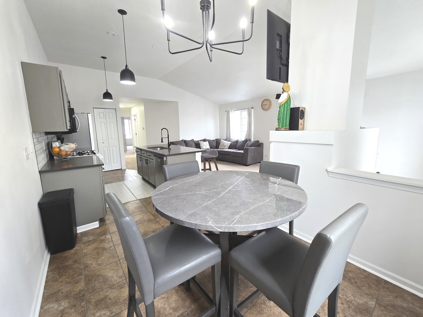 Properties 4 769 Hobart Drive
