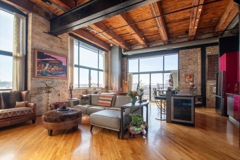 Photo of 2614 N Clybourn Avenue #301, Chicago, IL 60614 (MLS # 12572213)