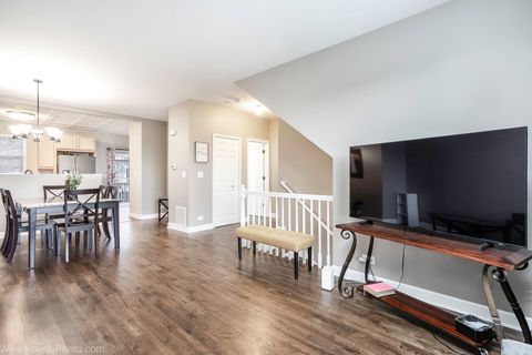 Tiny photo for 207 N Louis Street #B, Mount Prospect, IL 60056 (MLS # 12585466)