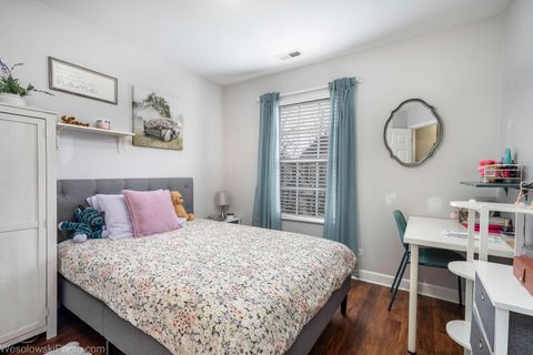 Tiny photo for 207 N Louis Street #B, Mount Prospect, IL 60056 (MLS # 12585466)