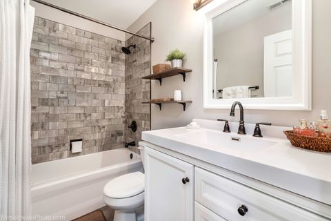 Tiny photo for 207 N Louis Street #B, Mount Prospect, IL 60056 (MLS # 12585466)