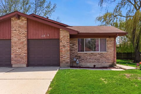 Photo of 117 Virginia Court, Streamwood, IL 60107 (MLS # 12632000)