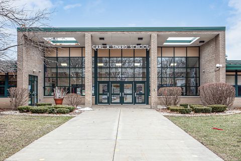 Tiny photo for 9801 WASHINGTON Avenue, Oak Lawn, IL 60453 (MLS # 12529710)