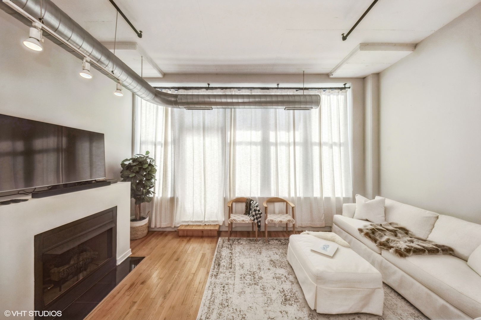 1224 W Van Buren Street 508