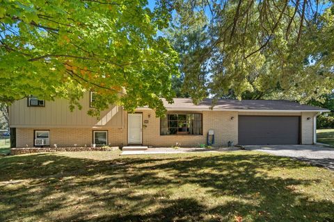 Photo of 112 Crestview Drive, Hamilton, IL 62341 (MLS # 12491770)