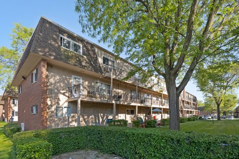 Tiny photo for 2508 Algonquin Road #16, Rolling Meadows, IL 60008 (MLS # 12584956)