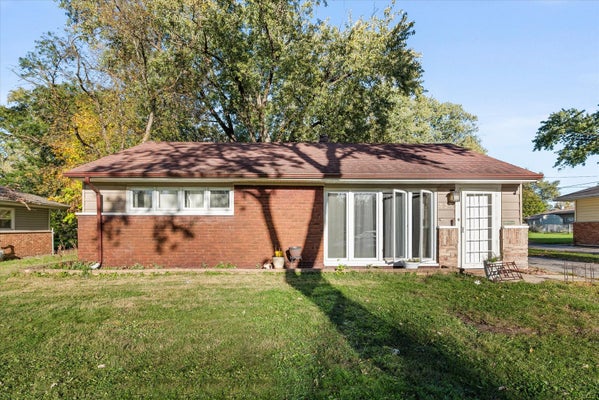 328 BLACKHAWK DR, PARK FOREST, IL 60466 - Image 69af1ddbe80ecdcfbc3bf2ad8c2f5d00/3450108308
