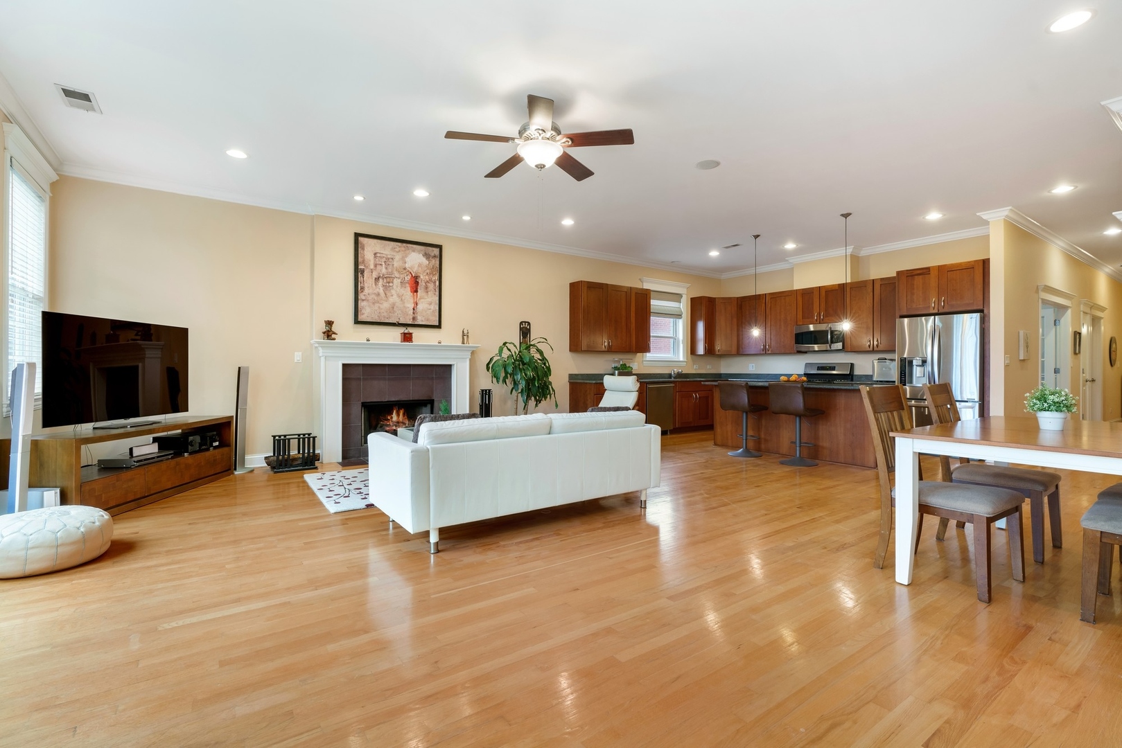 3820 N GREENVIEW Avenue 3P