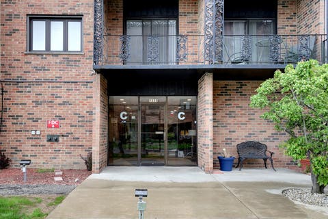 Tiny photo for 9335 LANDINGS Lane #307, Des Plaines, IL 60016 (MLS # 12643788)