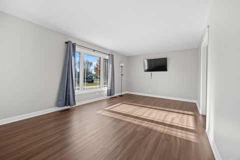 Tiny photo for 1320 Hassell Road, Hoffman Estates, IL 60169 (MLS # 12520363)