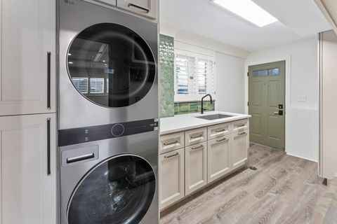 Tiny photo for 700 Florence Drive, Park Ridge, IL 60068 (MLS # 12535072)