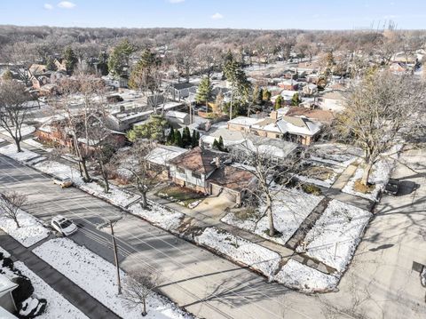 Tiny photo for 700 Florence Drive, Park Ridge, IL 60068 (MLS # 12535072)