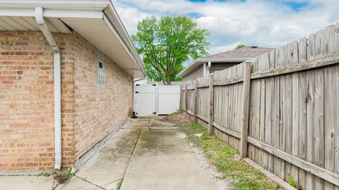 Tiny photo for 7945 Mobile Avenue, Burbank, IL 60459 (MLS # 12618068)