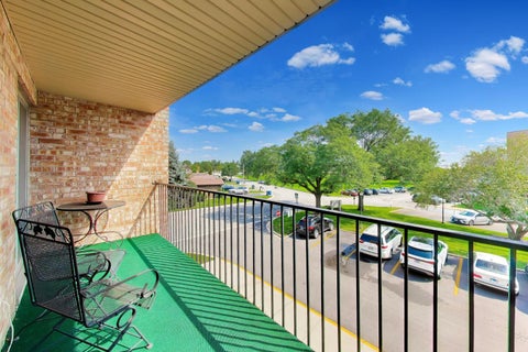 Tiny photo for 1101 S Hunt Club Drive #204, Mount Prospect, IL 60056 (MLS # 12741911)