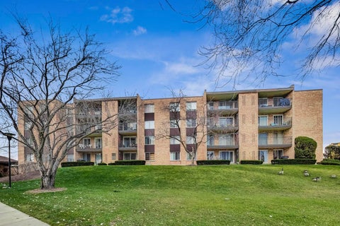Tiny photo for 1101 S Hunt Club Drive #204, Mount Prospect, IL 60056 (MLS # 12741911)