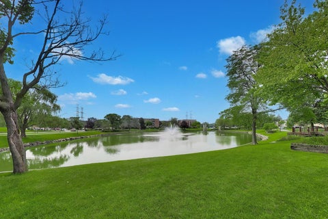 Tiny photo for 1101 S Hunt Club Drive #204, Mount Prospect, IL 60056 (MLS # 12741911)