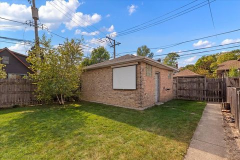 Tiny photo for 3614 N HAMLIN Avenue, Chicago, IL 60618 (MLS # 12484340)