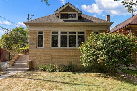 Tiny photo for 3614 N HAMLIN Avenue, Chicago, IL 60618 (MLS # 12484340)