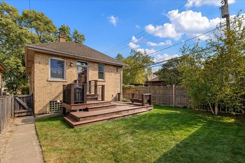 Tiny photo for 3614 N HAMLIN Avenue, Chicago, IL 60618 (MLS # 12484340)