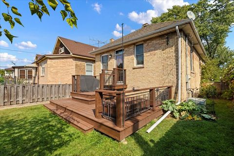 Tiny photo for 3614 N HAMLIN Avenue, Chicago, IL 60618 (MLS # 12484340)