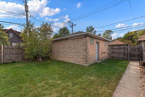Tiny photo for 3614 N HAMLIN Avenue, Chicago, IL 60618 (MLS # 12484340)