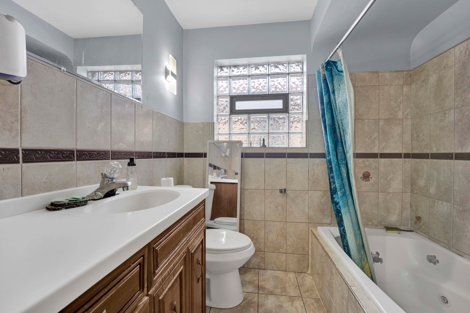 25 E 121ST Street