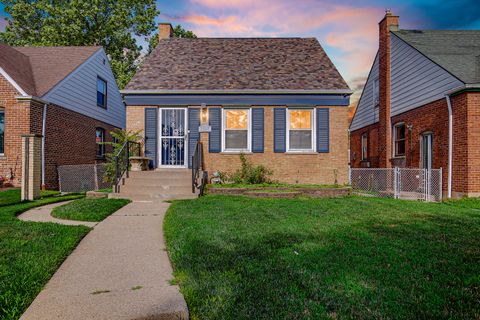 Photo of 11312 S Avenue H, Chicago, IL 60617 (MLS # 12426883)