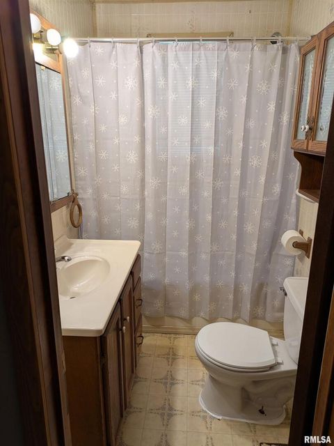 Tiny photo for 1205 Burgess Avenue, JohnstonCy, IL 62951 (MLS # EB458483)