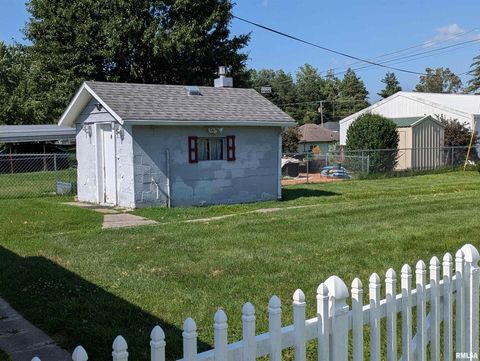 Tiny photo for 1205 Burgess Avenue, JohnstonCy, IL 62951 (MLS # EB458483)