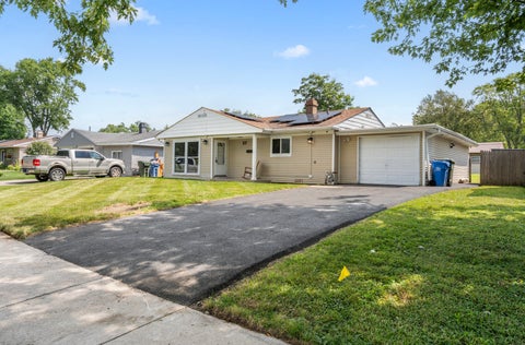 Photo of 27 Cardinal Lane, Carpentersville, IL 60110 (MLS # 12757536)