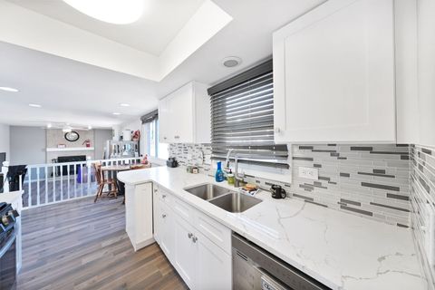 Tiny photo for 565 Edgebrook Court, Carol Stream, IL 60188 (MLS # 12593133)