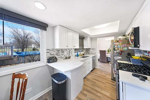 Tiny photo for 565 Edgebrook Court, Carol Stream, IL 60188 (MLS # 12593133)