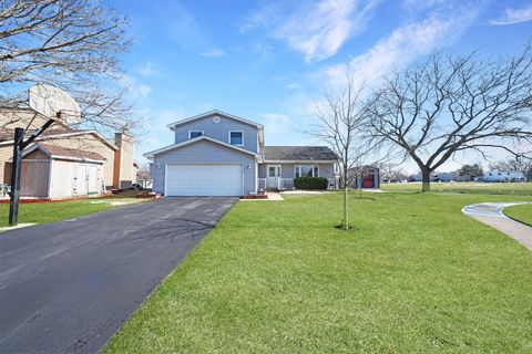 Photo of 565 Edgebrook Court, Carol Stream, IL 60188 (MLS # 12593133)