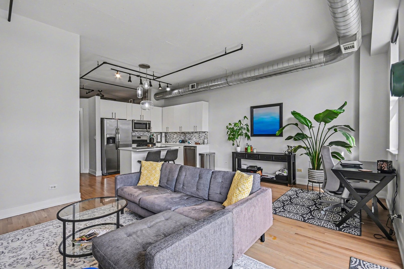 950 W Monroe Street 602