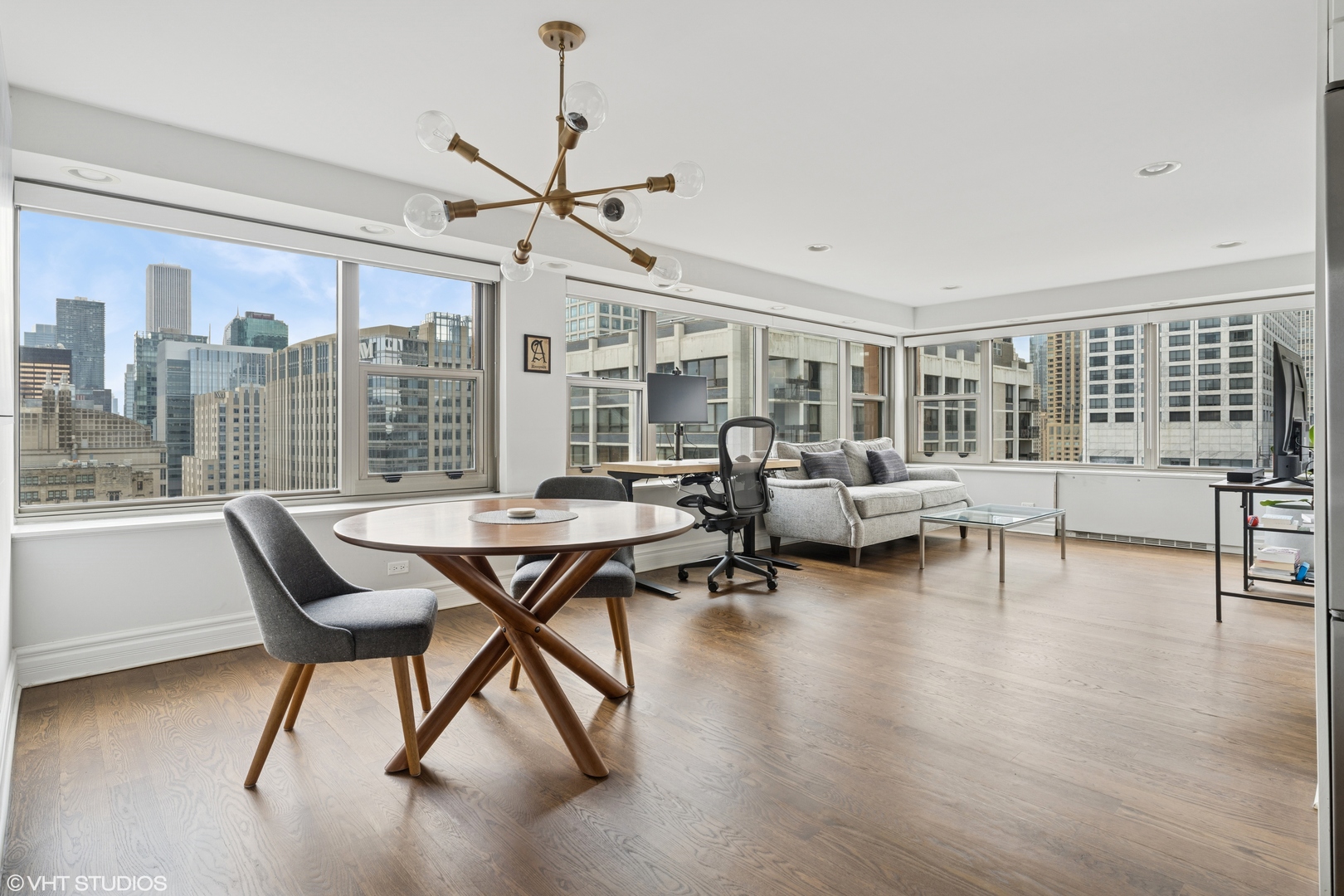 247 E Chestnut Street 2504