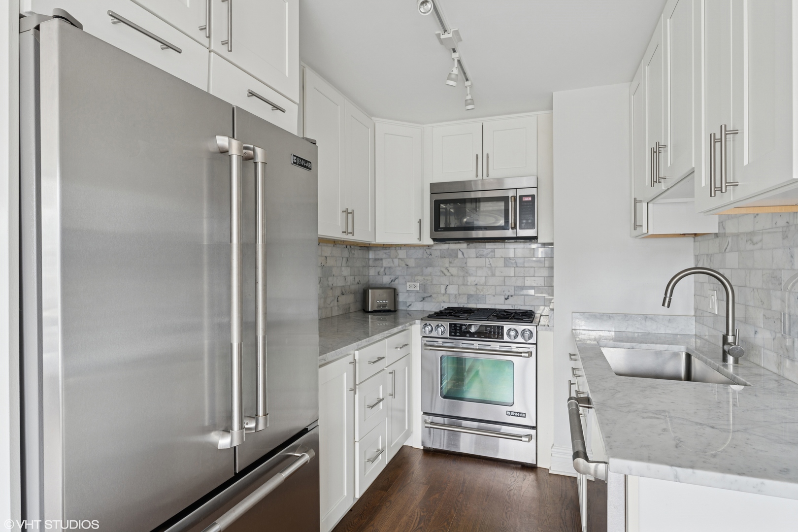 247 E Chestnut Street 2504