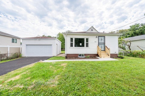 Photo of 3027 W 141st Street, Blue Island, IL 60406 (MLS # 12724683)