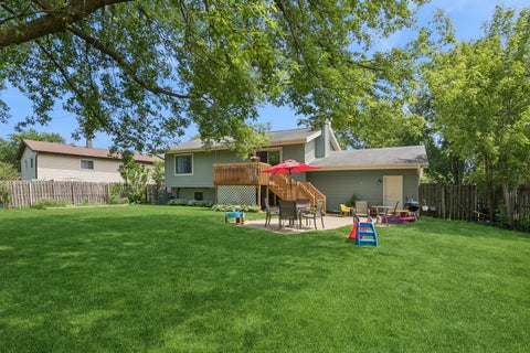 Tiny photo for 930 Camelot Drive, Crystal Lake, IL 60014 (MLS # 12661992)
