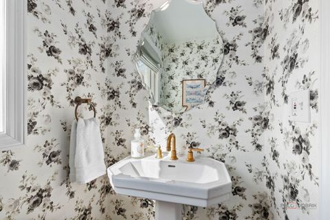 Tiny photo for 890 S Cherokee Road, Lake Forest, IL 60045 (MLS # 12571334)