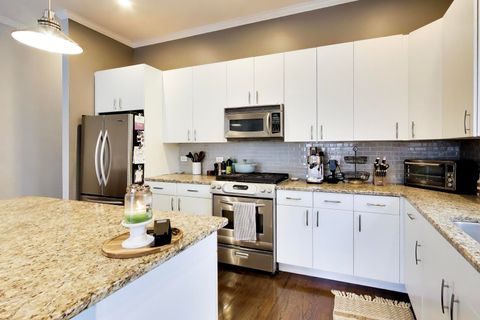 Tiny photo for 663 W Barry Avenue #4C, Chicago, IL 60657 (MLS # 12624559)