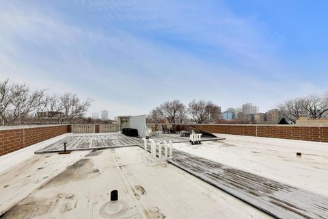 Tiny photo for 663 W Barry Avenue #4C, Chicago, IL 60657 (MLS # 12624559)