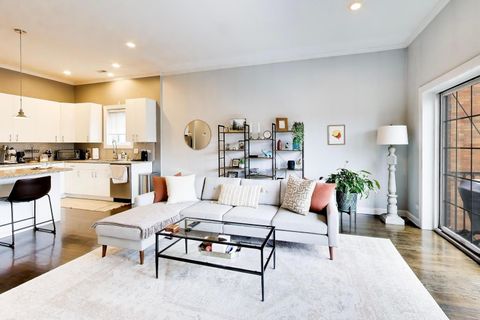 Tiny photo for 663 W Barry Avenue #4C, Chicago, IL 60657 (MLS # 12624559)