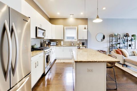 Tiny photo for 663 W Barry Avenue #4C, Chicago, IL 60657 (MLS # 12624559)