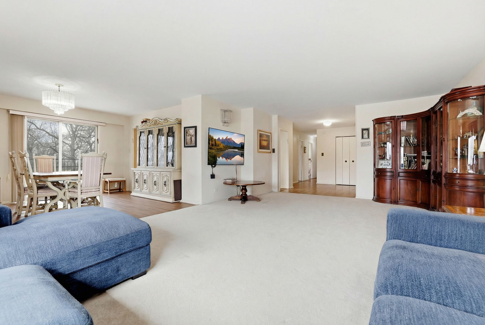 6933 N Kedzie Avenue 202